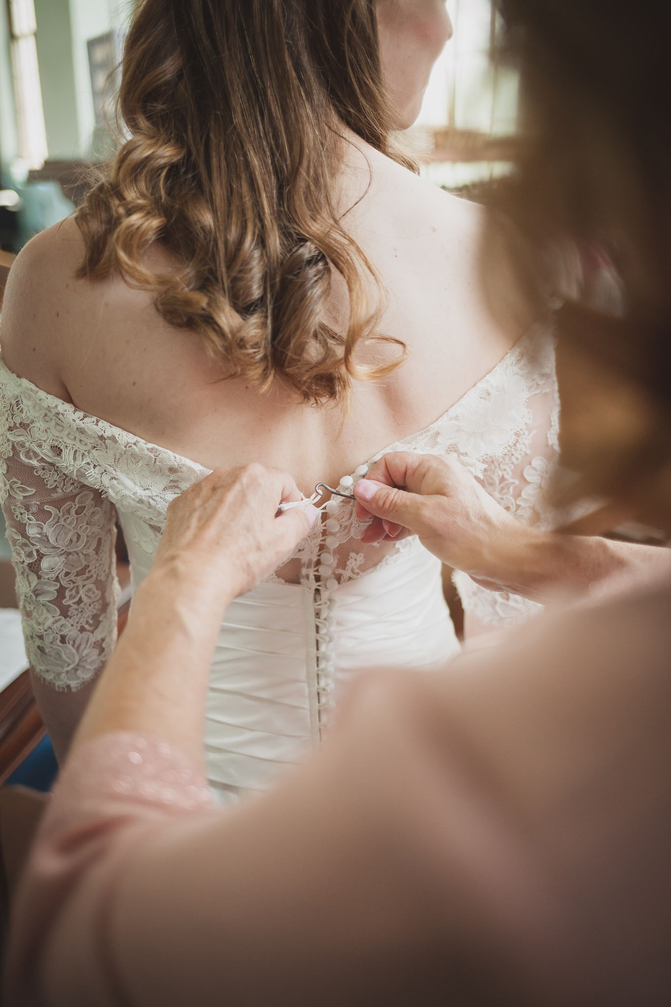Stephen and Sarah Wedding Day | Wedding Photographer in Zoar Ohio